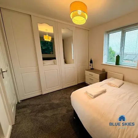 Russell House By Blue Skies Holiday home *