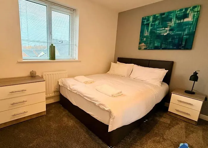 Russell House By Blue Skies Holiday home